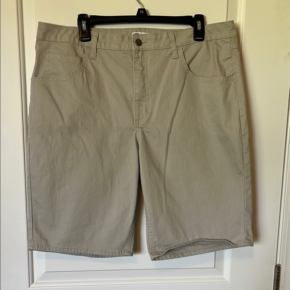 Riders by Lee Tan Bermuda Shorts Classic Style